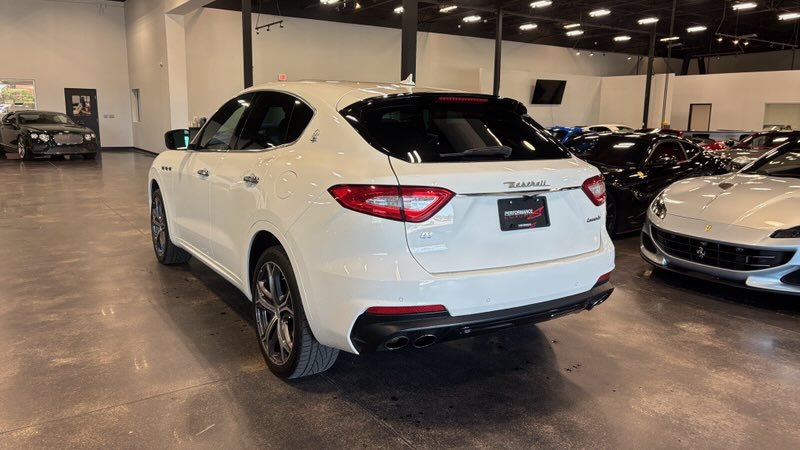 Used 2020 Maserati Levante AWD/4WD image 5