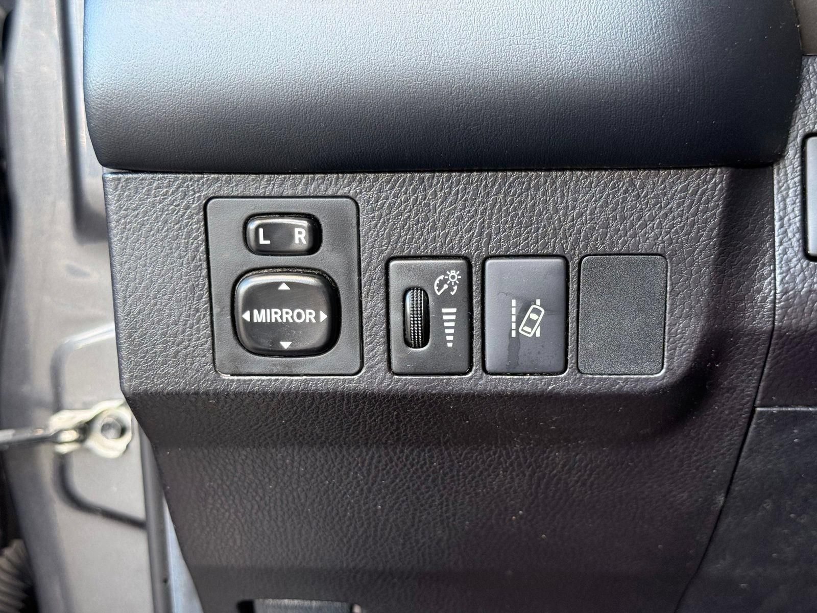 Used 2018 Toyota RAV4 XLE AWD/4WD image 32