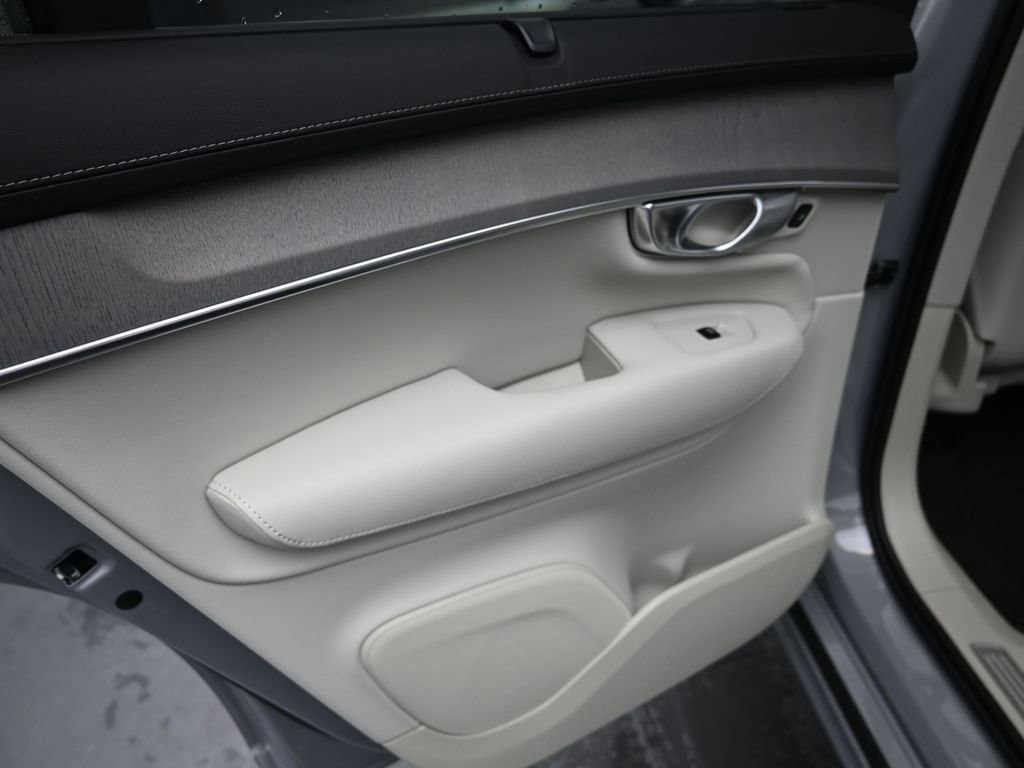 New 2026 Volvo XC90 B6 Ultra w/ Protection Package image 27