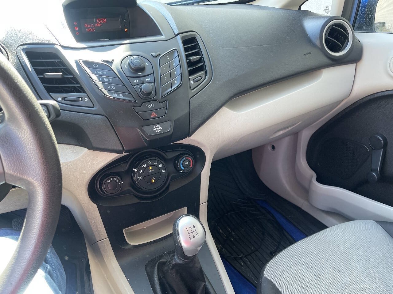 Used 2011 Ford Fiesta S FWD image 10