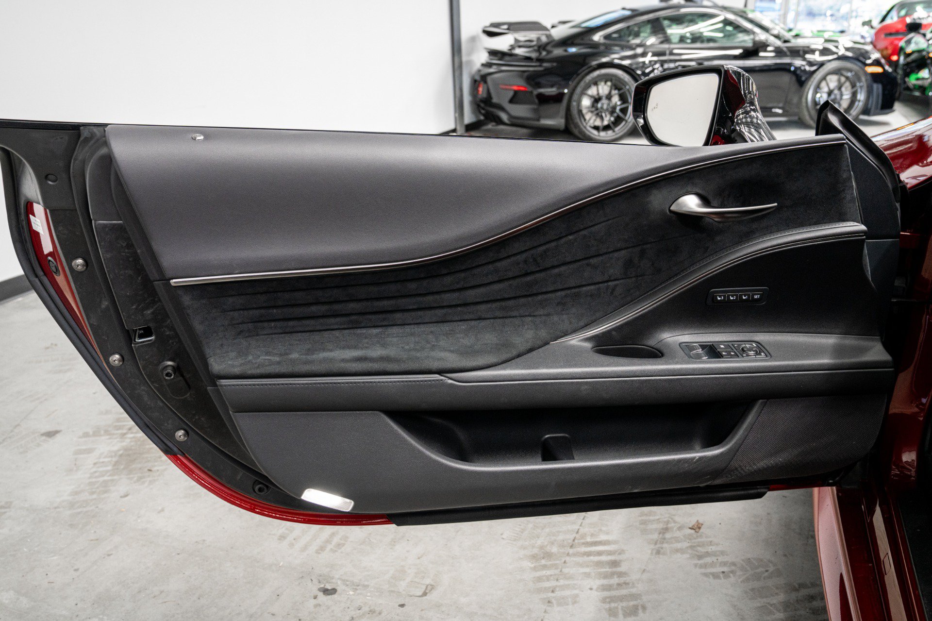 Used 2018 Lexus LC 500 Coupe w/ Touring Package RWD image 37