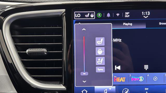 Used 2025 Chrysler Pacifica Limited image 37