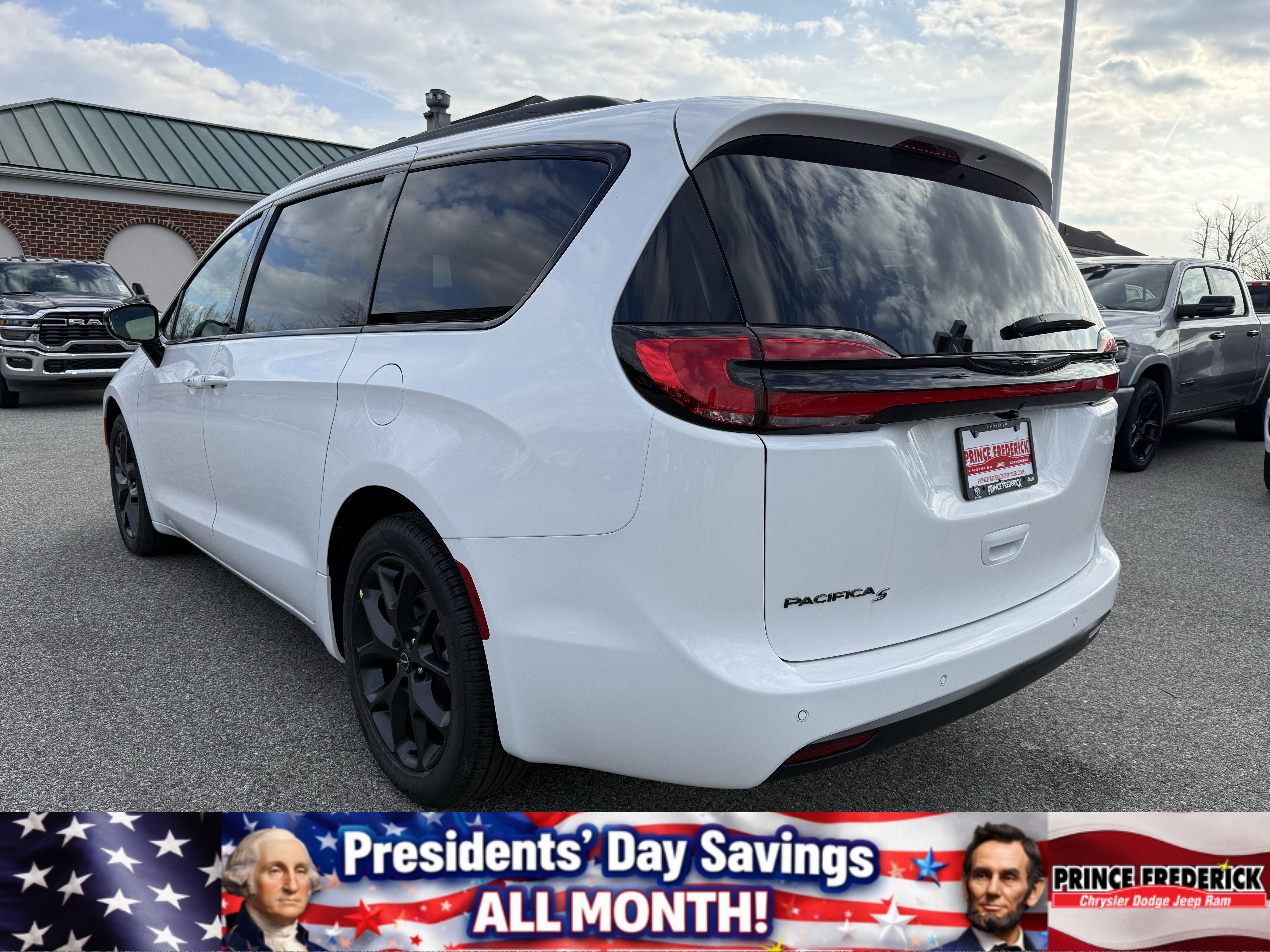 New 2026 Chrysler Pacifica Select image 5