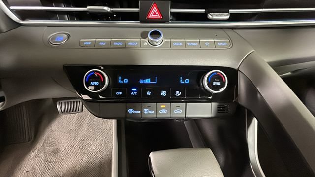 Certified 2024 Hyundai Elantra SEL FWD image 22