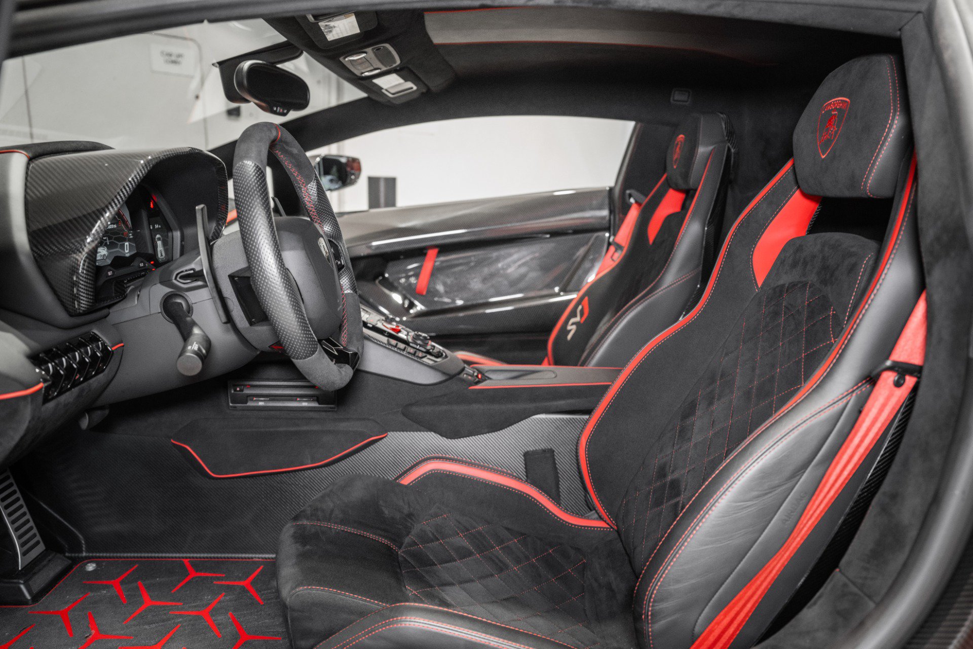 Used 2021 Lamborghini Aventador SVJ AWD/4WD image 2