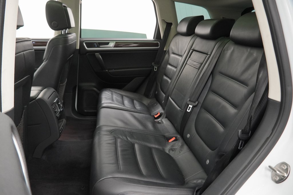 Used 2016 Volkswagen Touareg VR6 image 19