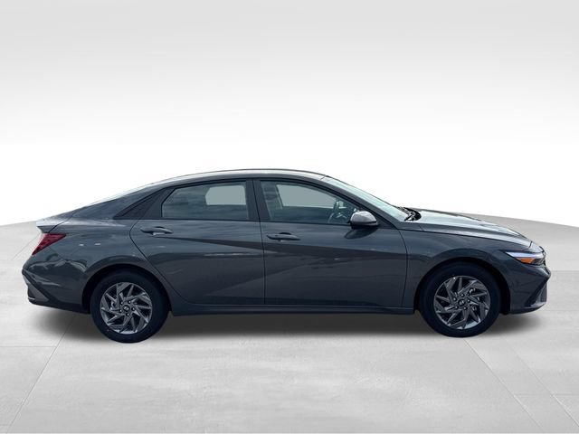 New 2026 Hyundai Elantra Hybrid FWD image 6