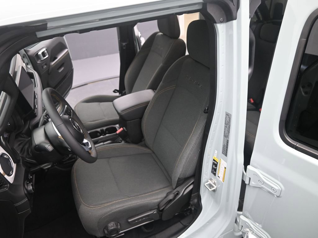 Used 2024 Jeep Wrangler Sahara image 11