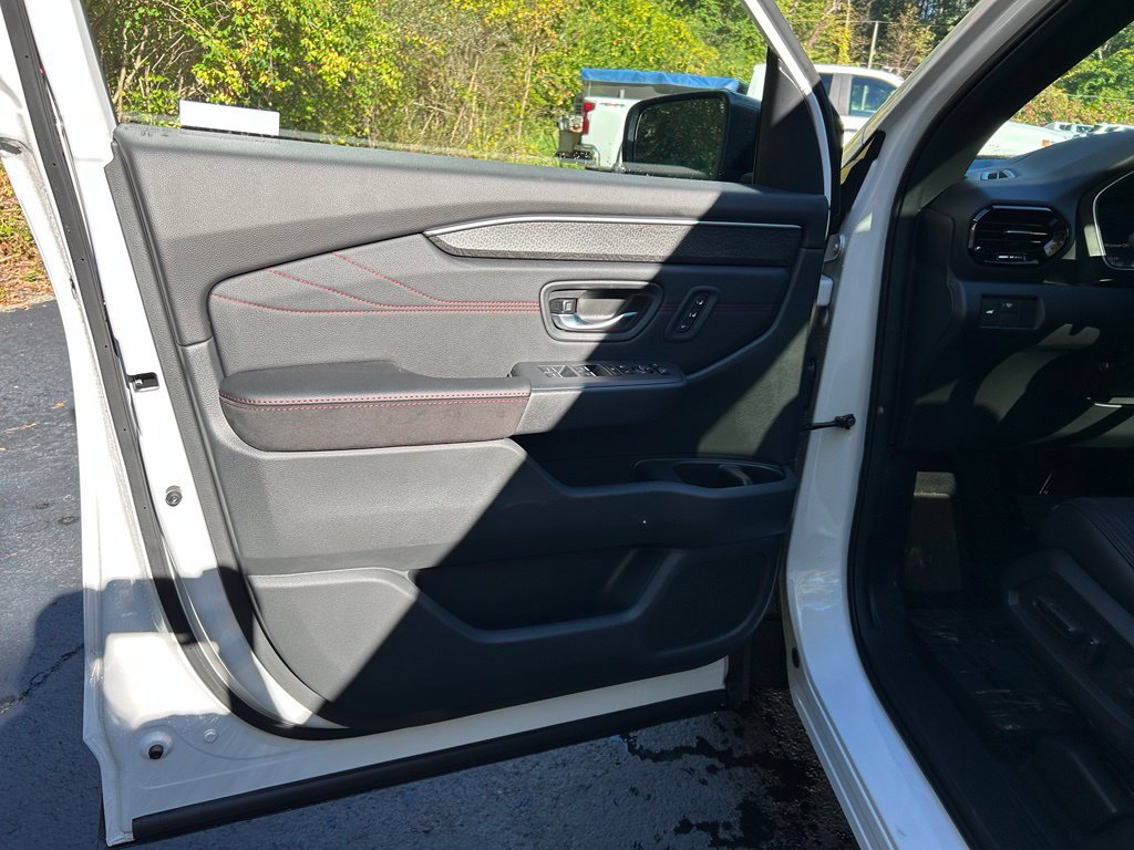 New 2026 Honda Pilot Black Edition image 25