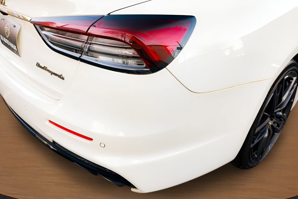 Used 2022 Maserati Quattroporte Modena image 14