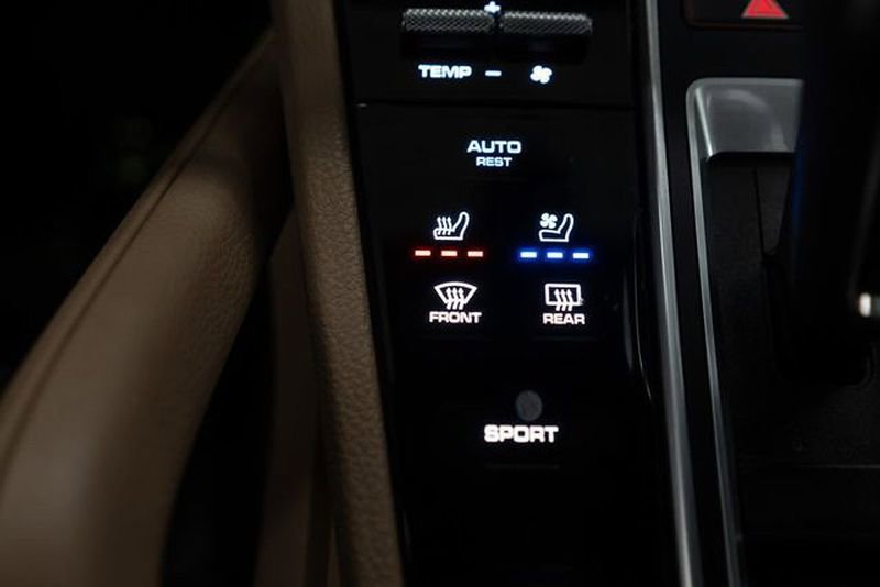 Used 2023 Porsche Cayenne Platinum Edition image 30