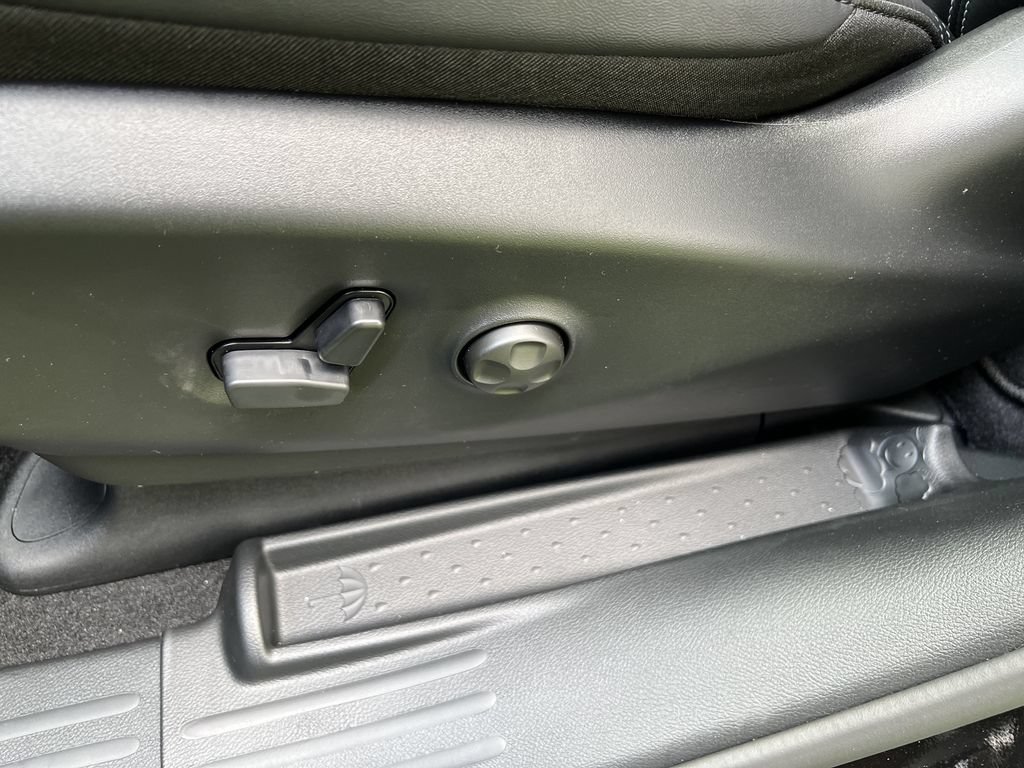 New 2026 Chrysler Pacifica Select FWD image 18