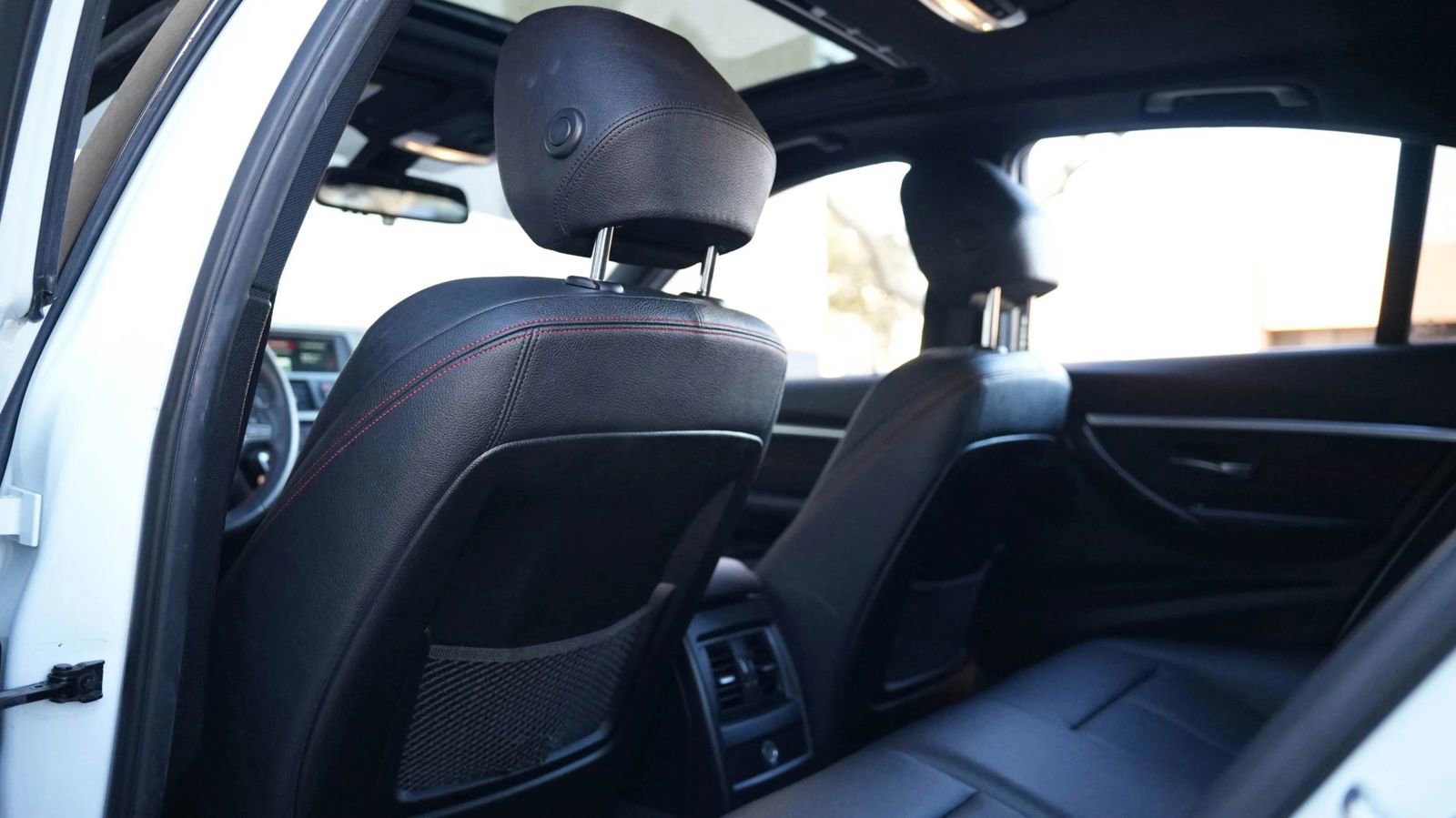 Used 2018 BMW 330i xDrive Sedan w/ Convenience Package image 26