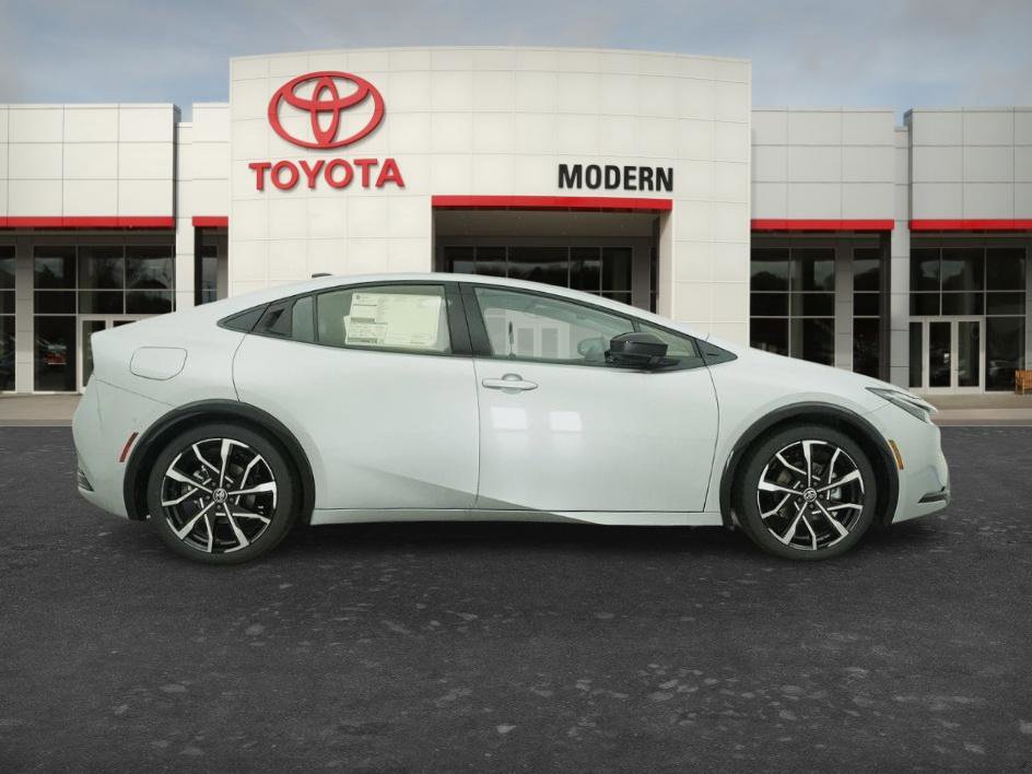 New 2026 Toyota Prius Plug-In Hybrid FWD image 3
