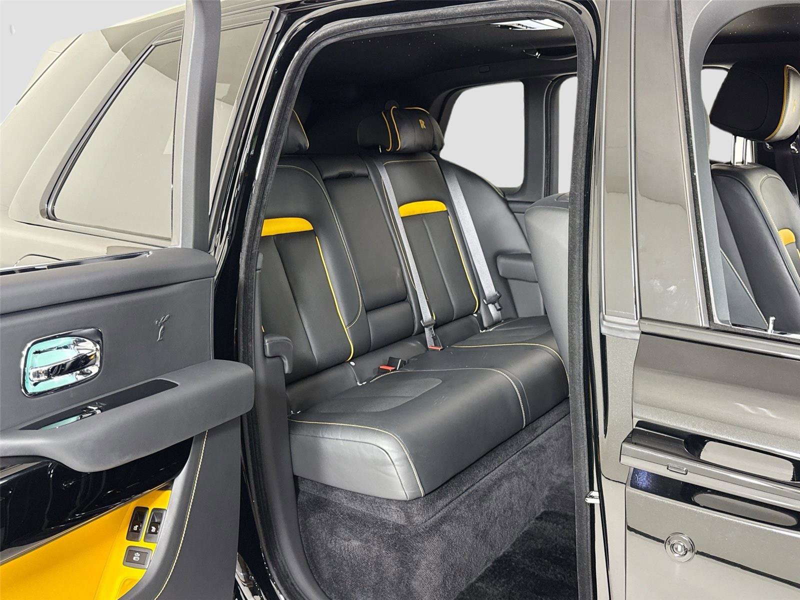 Used 2022 Rolls-Royce Cullinan w/ Interior Detailing Package image 29