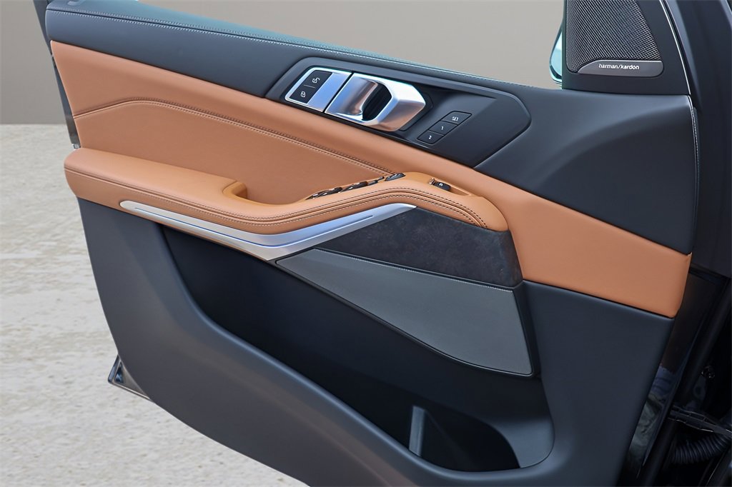 Used 2026 BMW X5 xDrive40i w/ M Sport Package image 18