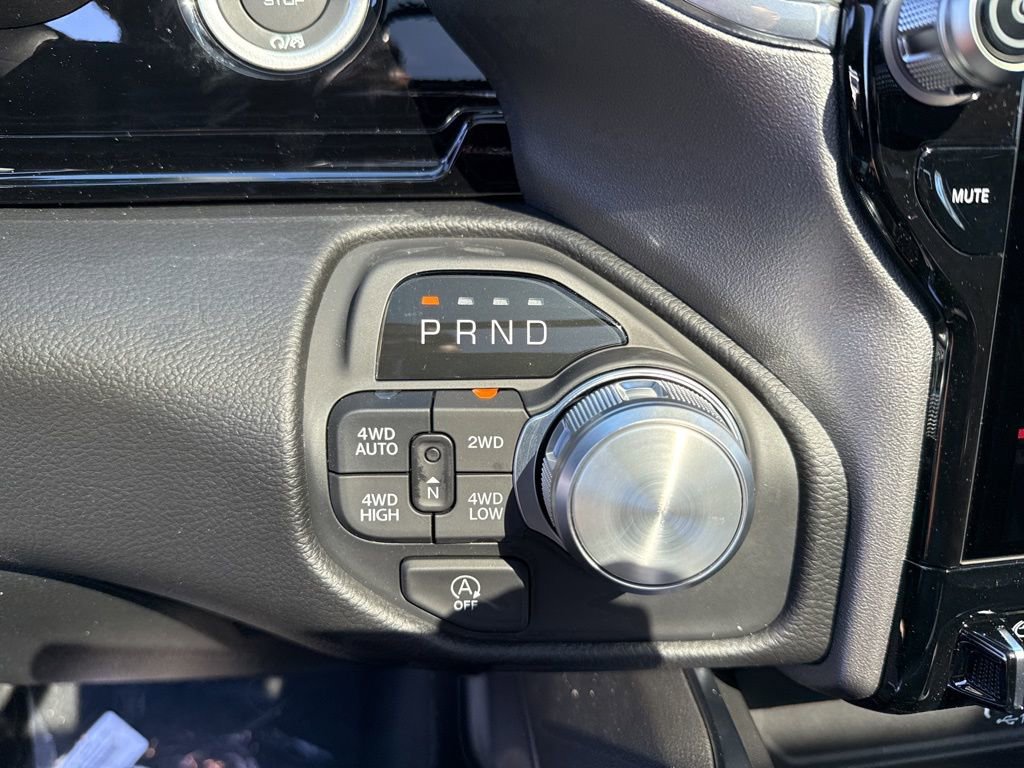 New 2026 RAM 1500 Laramie AWD/4WD image 15