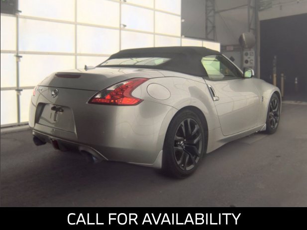 Used 2015 Nissan 370Z Roadster RWD image 5