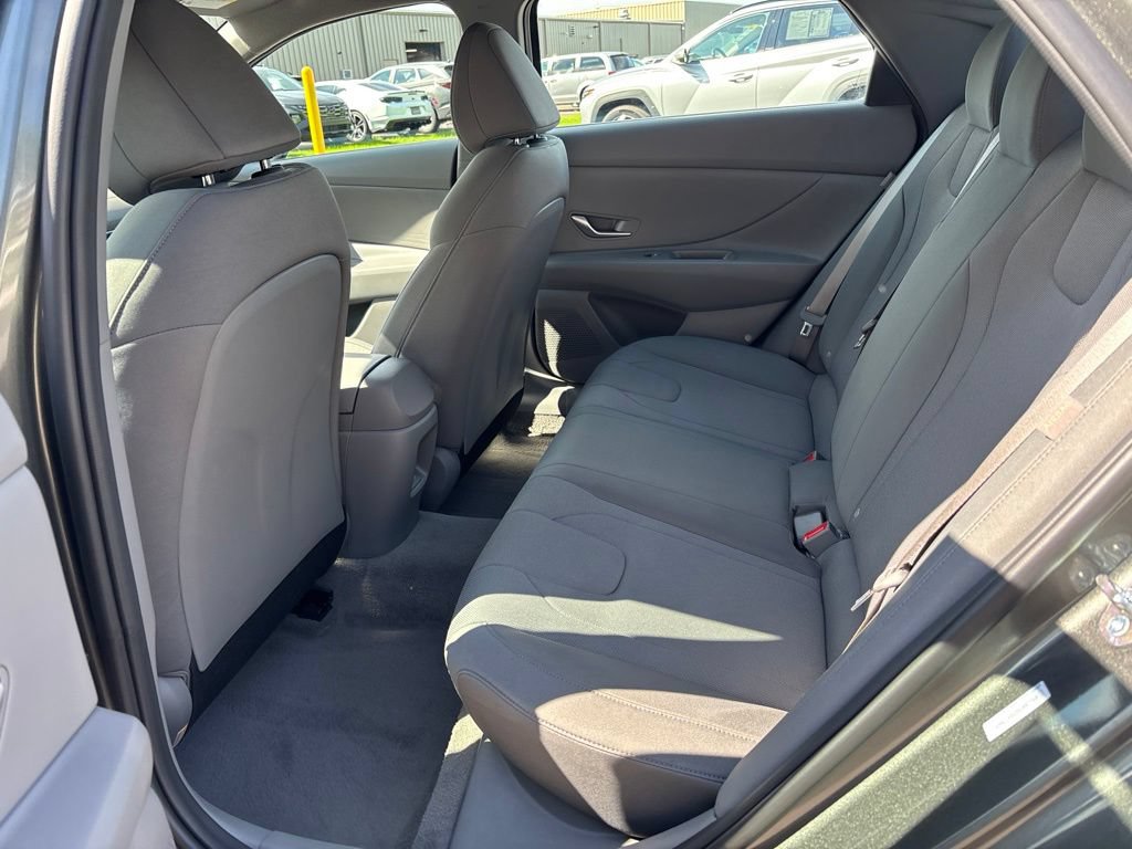 Certified 2025 Hyundai Elantra SE FWD image 16