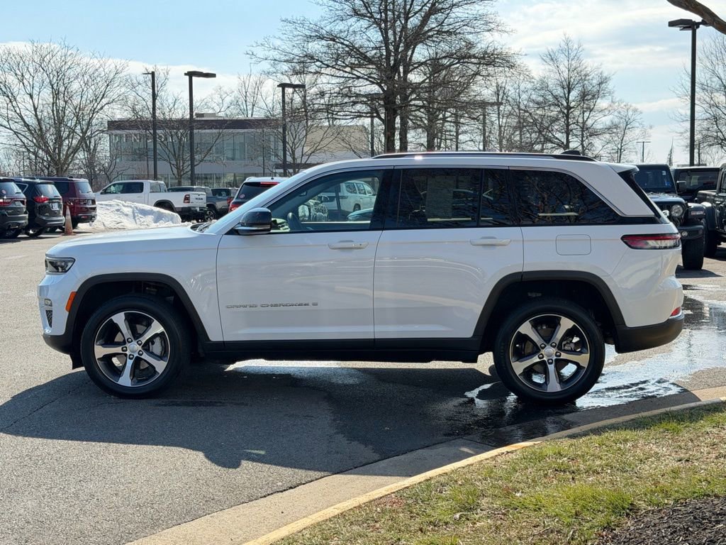 Used 2023 Jeep Grand Cherokee Limited image 10