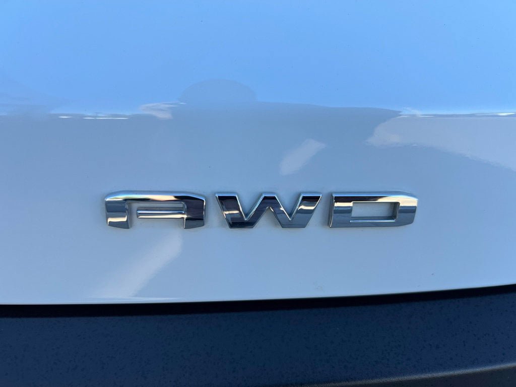 Used 2023 GMC Acadia SLT AWD/4WD image 16