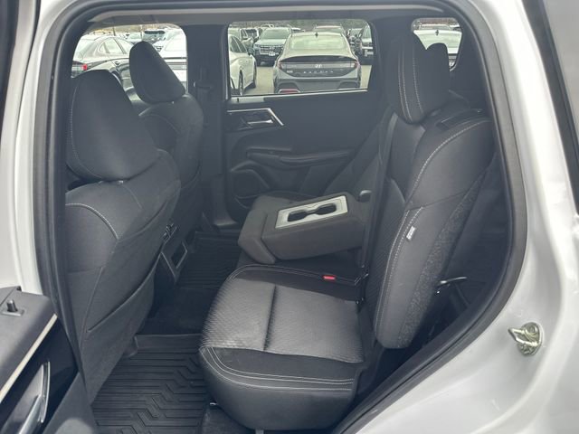 Used 2024 Mitsubishi Outlander ES image 18