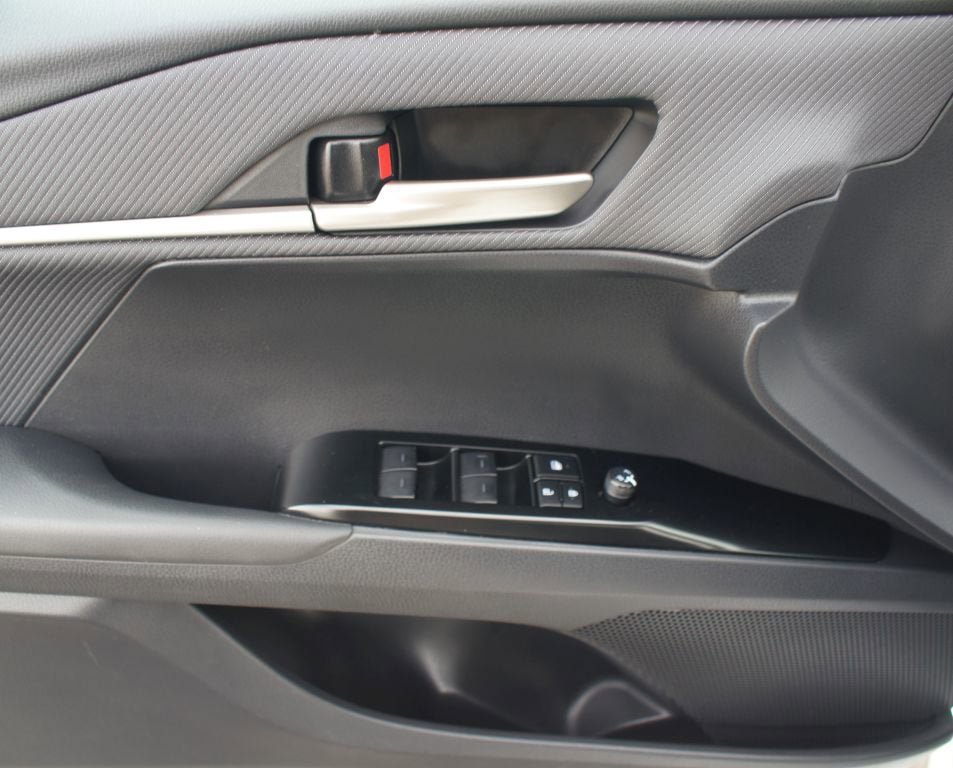 Used 2025 Toyota Camry SE FWD image 28