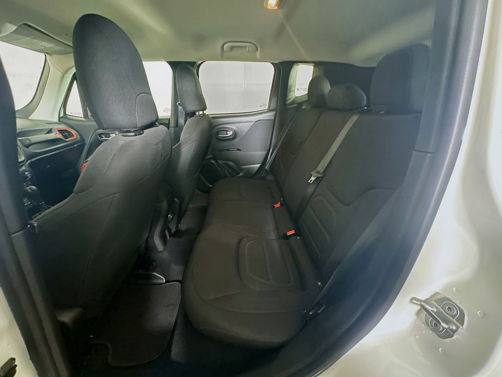 Used 2020 Jeep Renegade Latitude FWD image 27