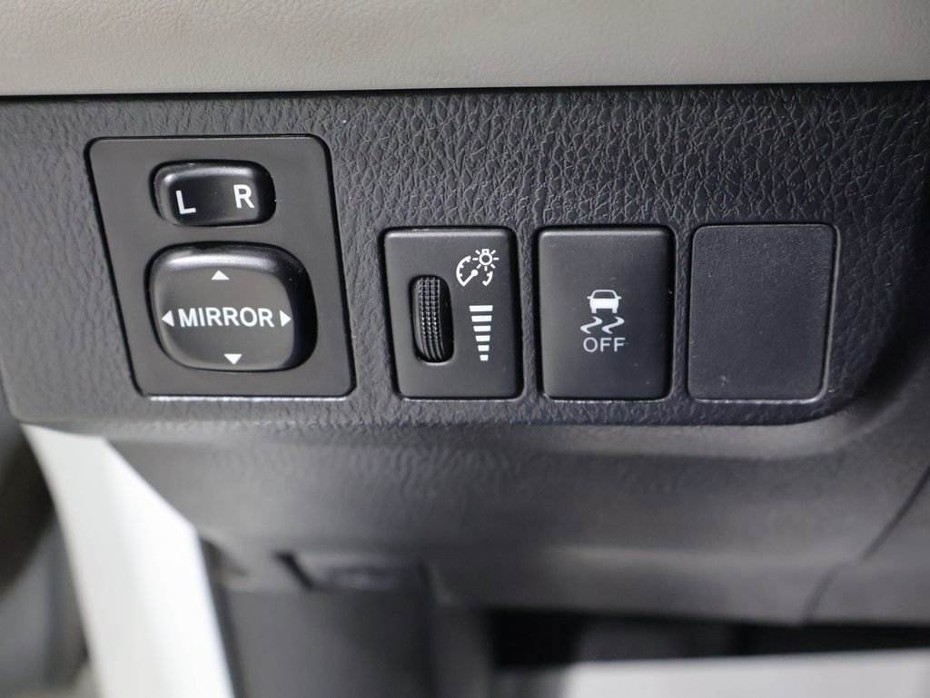 Used 2014 Toyota RAV4 LE AWD/4WD image 30