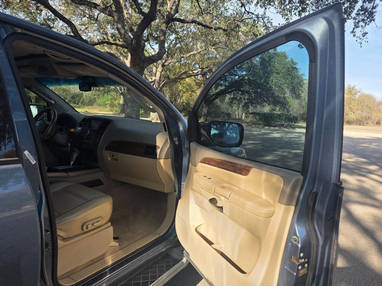 Used 2012 Nissan Armada Platinum image 28