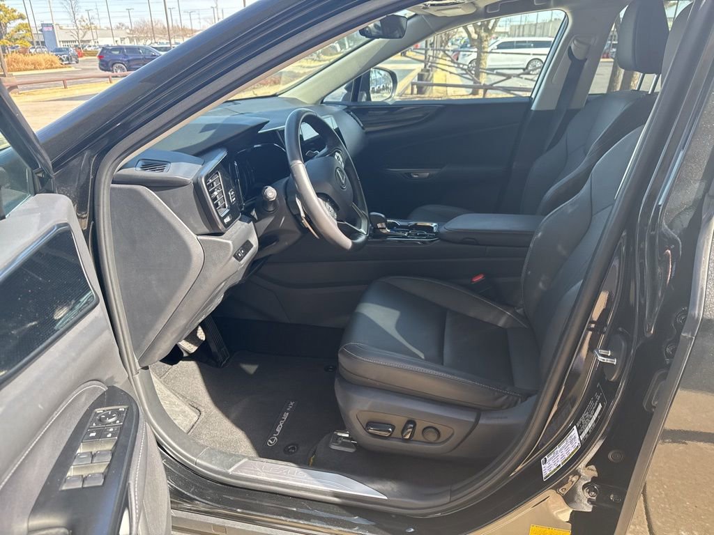 Used 2025 Lexus NX 250 FWD w/ Cold Area Package image 5