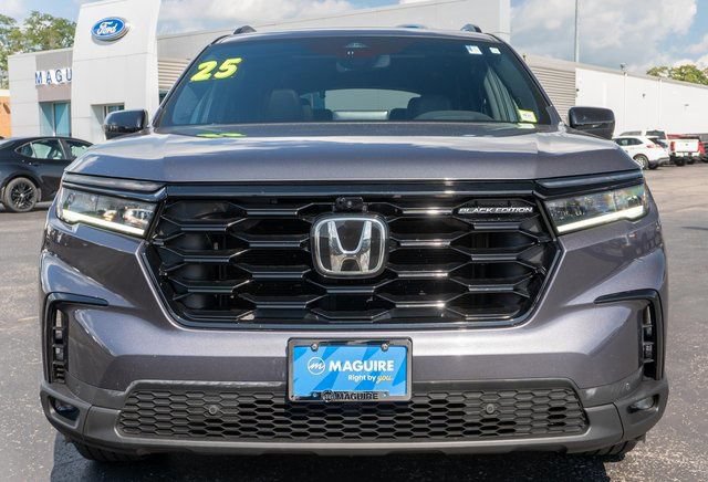 Used 2025 Honda Pilot Black Edition image 3
