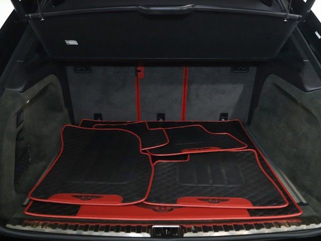 Used 2022 Bentley Bentayga image 35