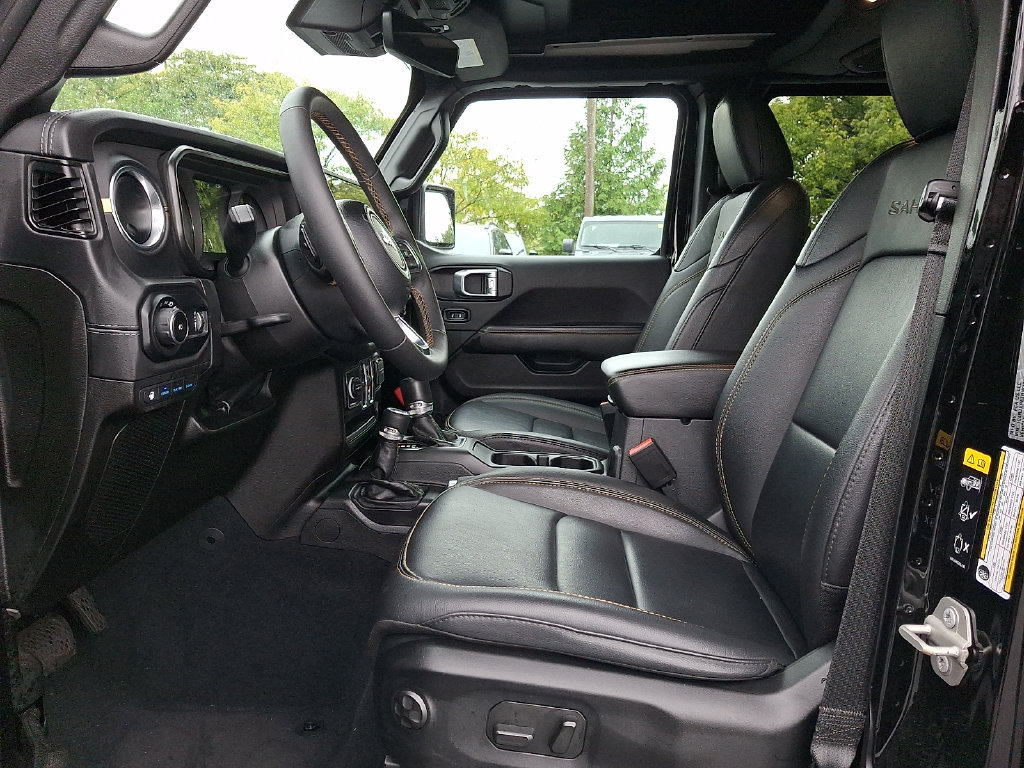 Certified 2024 Jeep Wrangler Unlimited Sahara w/ Technology Group AWD/4WD image 13