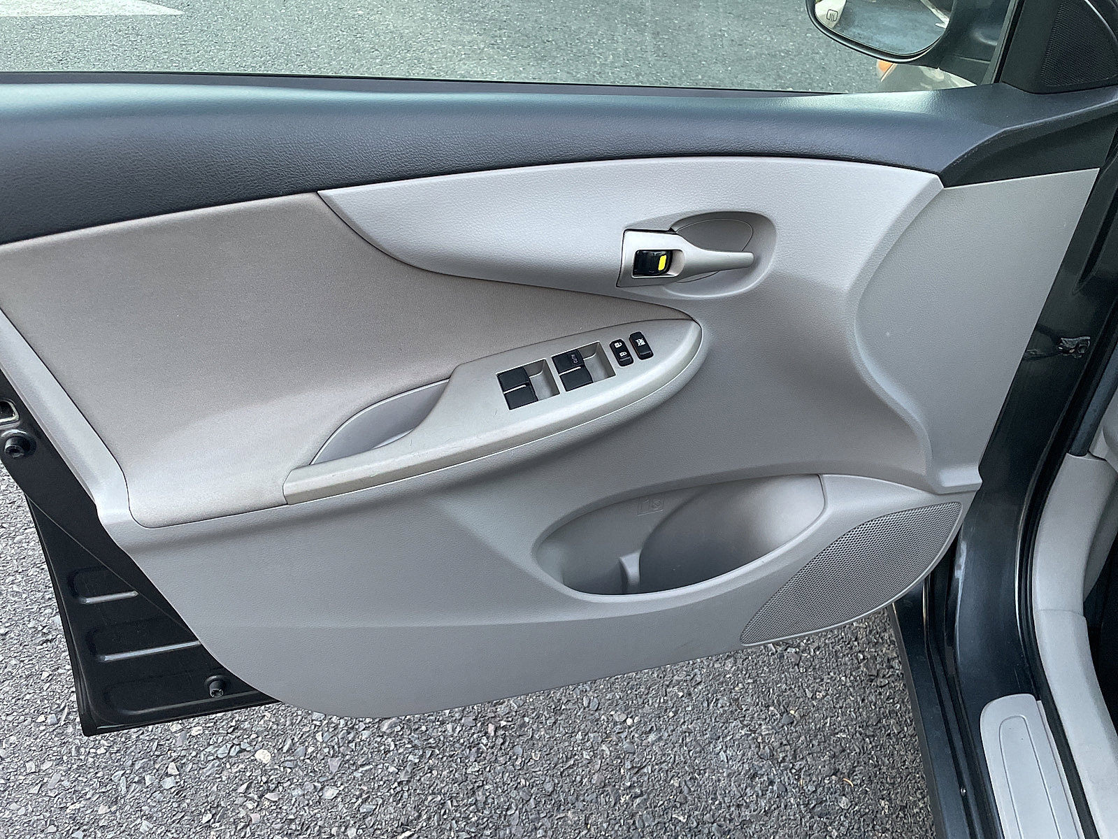 Used 2013 Toyota Corolla LE image 24