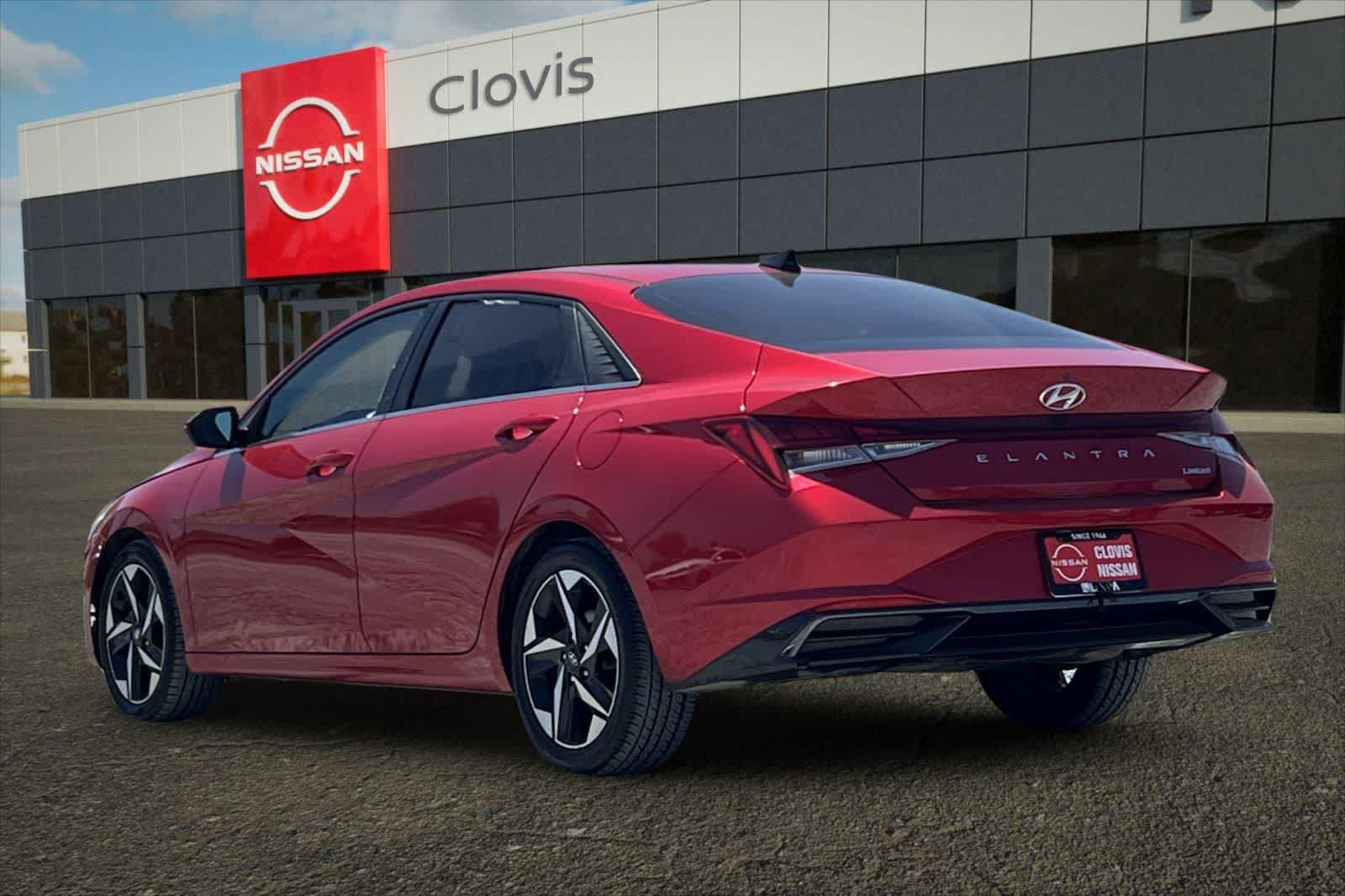 Used 2021 Hyundai Elantra Limited FWD image 7