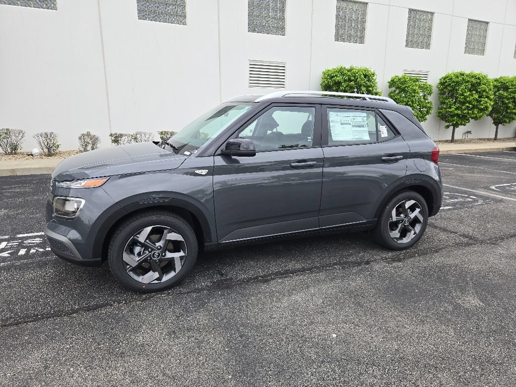 New 2026 Hyundai Venue SEL FWD image 2