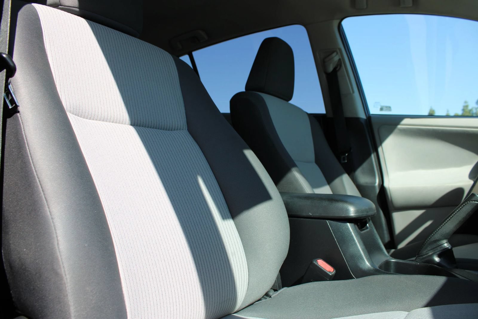 Used 2013 Toyota RAV4 LE FWD image 17