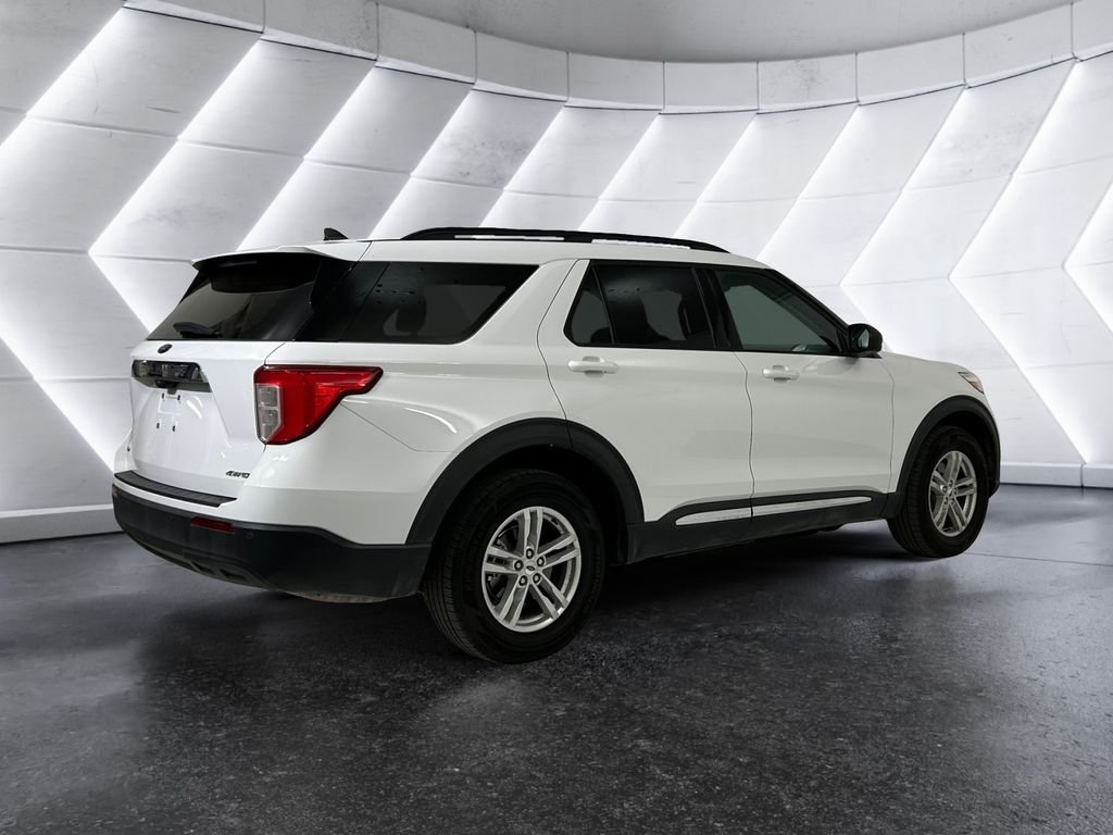 Used 2023 Ford Explorer XLT AWD/4WD image 4
