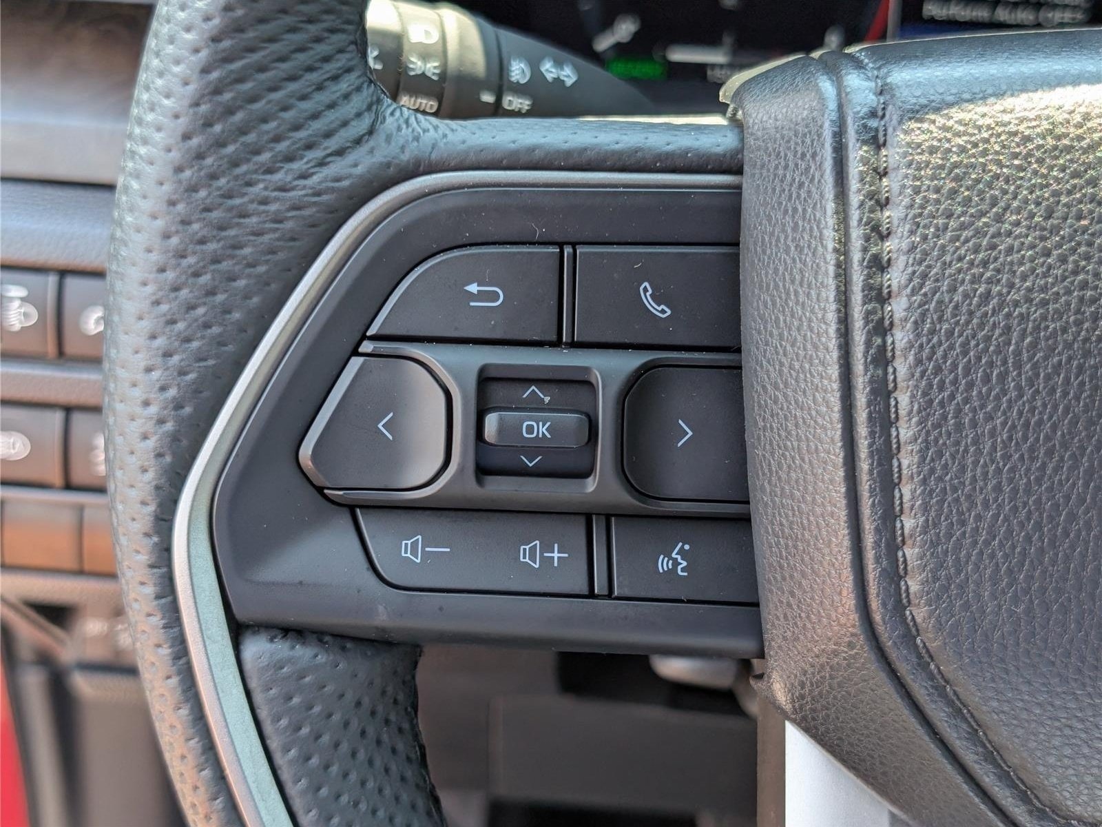 Used 2025 Toyota Tacoma Limited AWD/4WD image 23