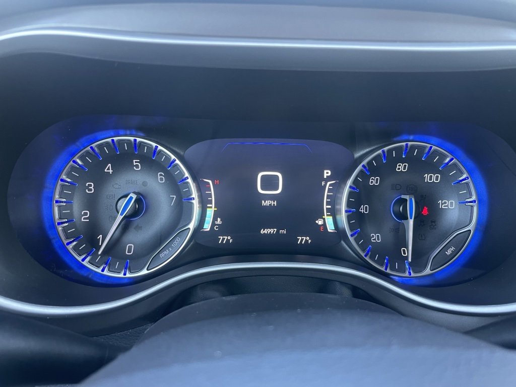 Used 2024 Chrysler Pacifica Touring-L image 10