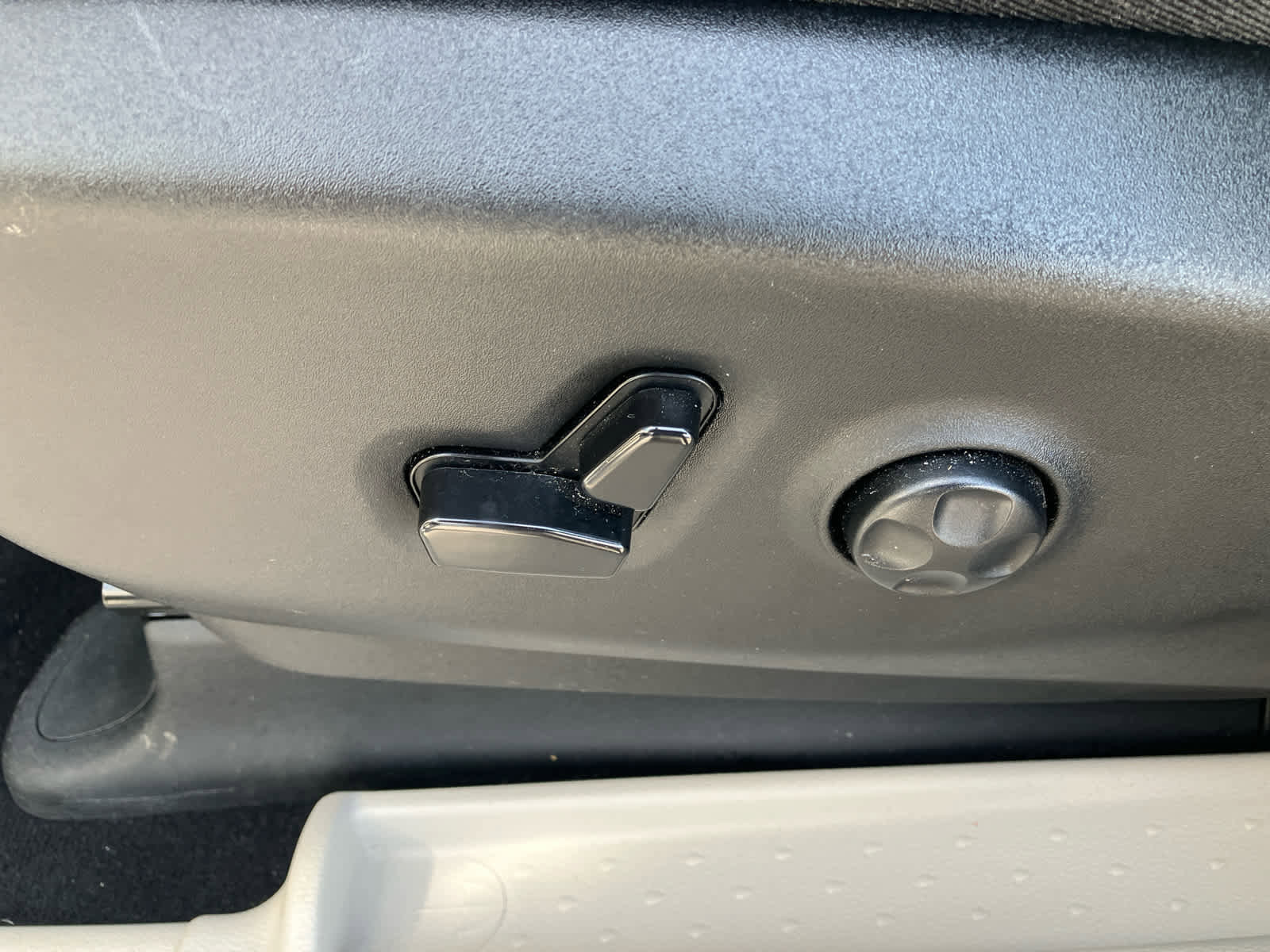 Used 2023 Chrysler Pacifica Touring-L image 11