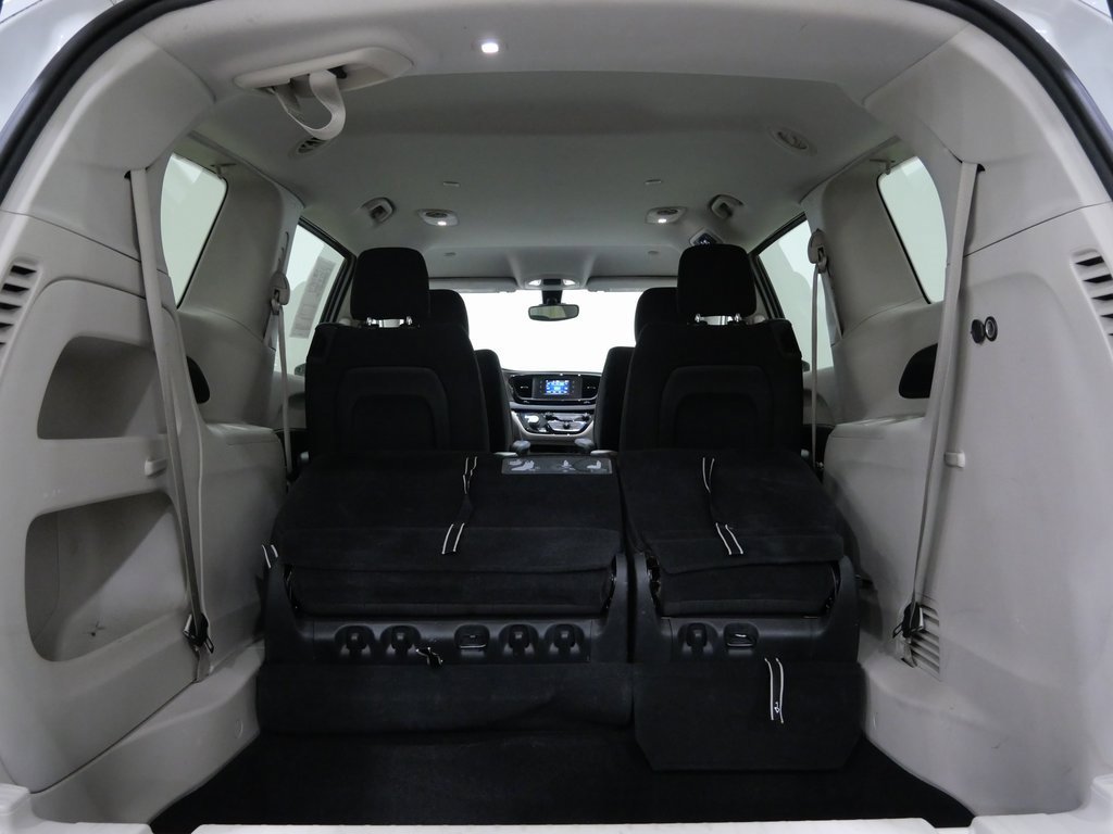 Used 2017 Chrysler Pacifica LX image 26