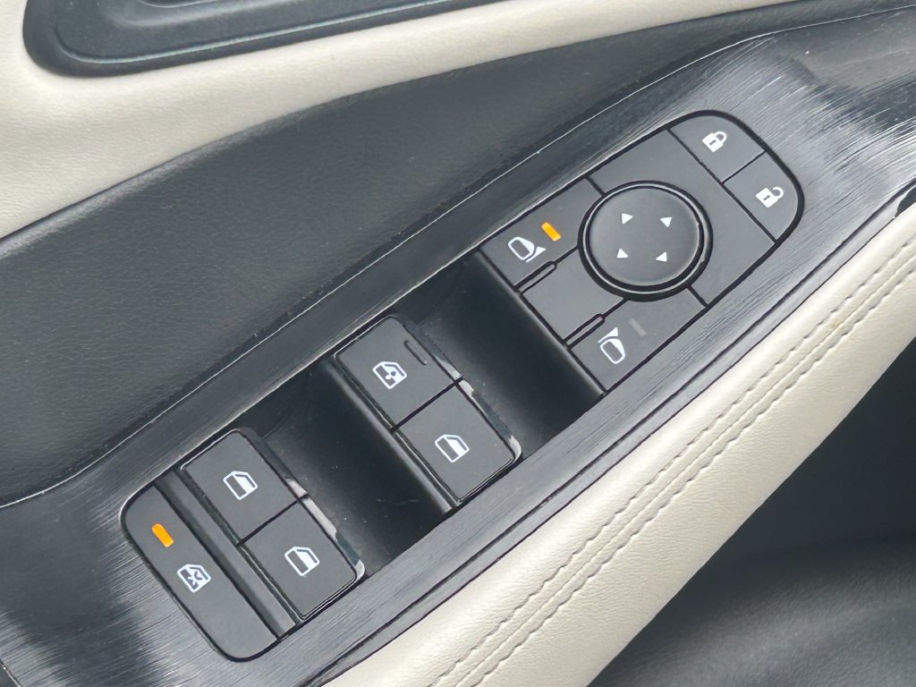 Used 2025 Nissan Rogue SV AWD/4WD image 25