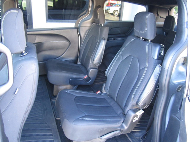 Used 2019 Chrysler Pacifica Touring Plus w/ Advanced Safetytec Group FWD image 8
