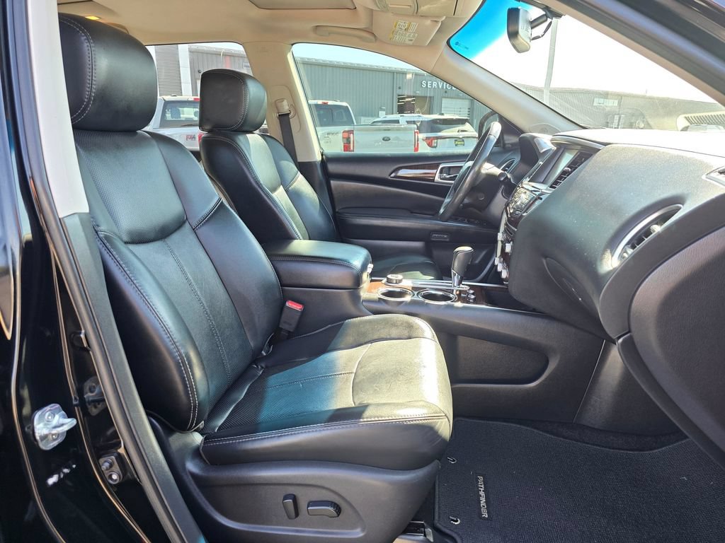 Used 2016 Nissan Pathfinder Platinum AWD/4WD image 16