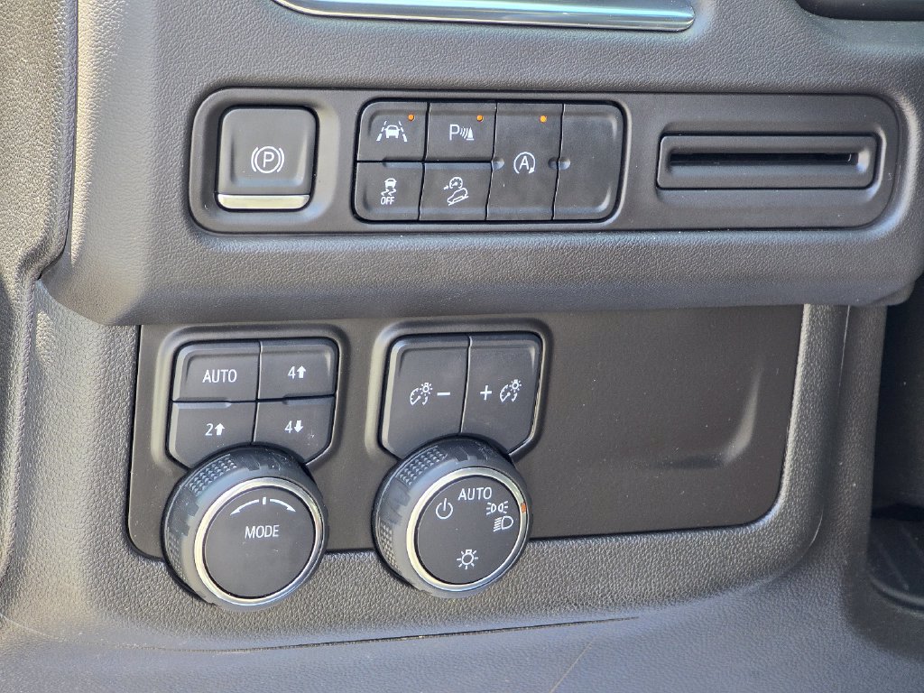 Used 2024 Chevrolet Tahoe Premier AWD/4WD image 7