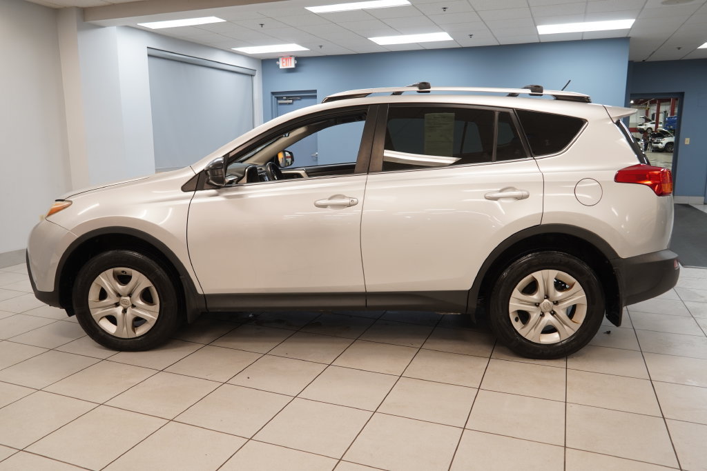 Used 2014 Toyota RAV4 LE AWD/4WD image 2