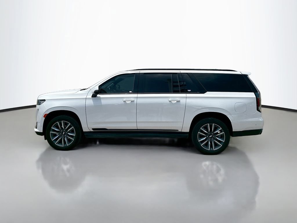 Used 2023 Cadillac Escalade ESV Sport Platinum w/ Heavy-Duty Trailer Package AWD/4WD image 4