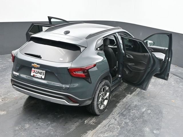 Used 2025 Chevrolet Trax LT image 63